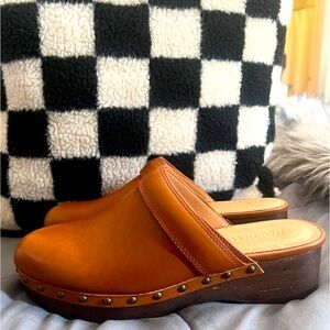 Madewell English Saddle clogs